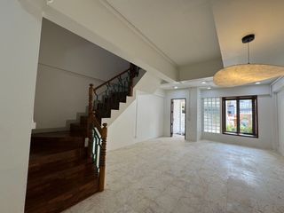 Reihenhaus zum Kauf mit 4 Zimmer in Mueang Chiang Mai, Chiang Mai