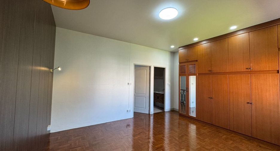 Reihenhaus zum Kauf mit 4 Zimmer in Mueang Chiang Mai, Chiang Mai