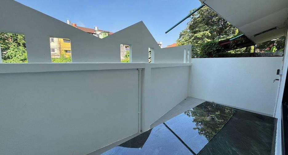 Reihenhaus zum Kauf mit 4 Zimmer in Mueang Chiang Mai, Chiang Mai