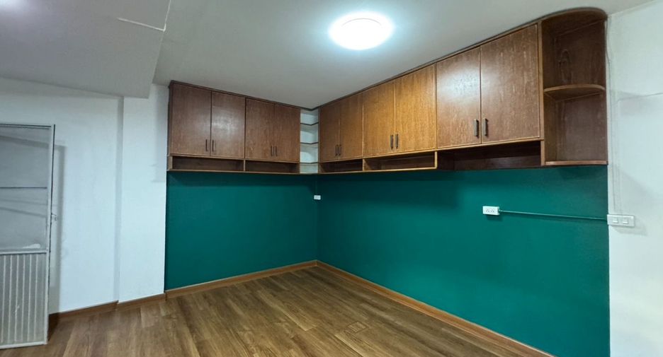 Reihenhaus zum Kauf mit 4 Zimmer in Mueang Chiang Mai, Chiang Mai