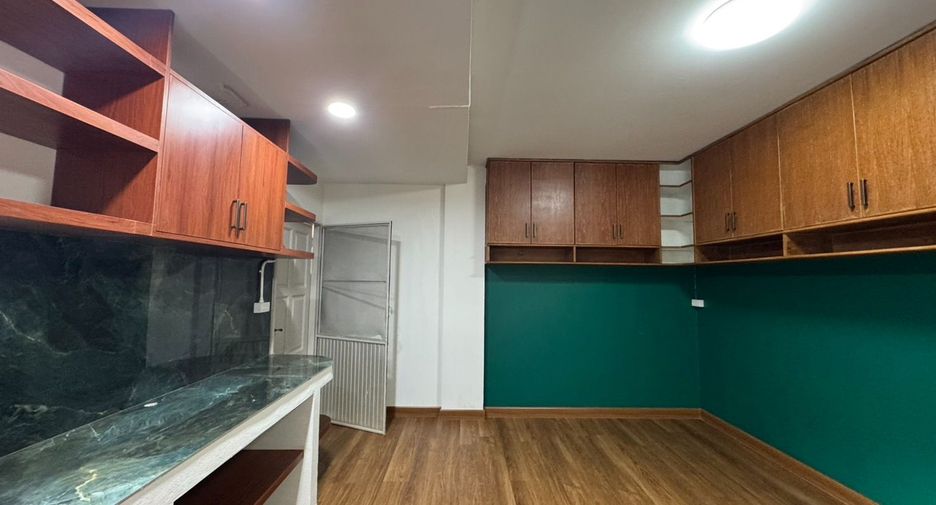 Reihenhaus zum Kauf mit 4 Zimmer in Mueang Chiang Mai, Chiang Mai