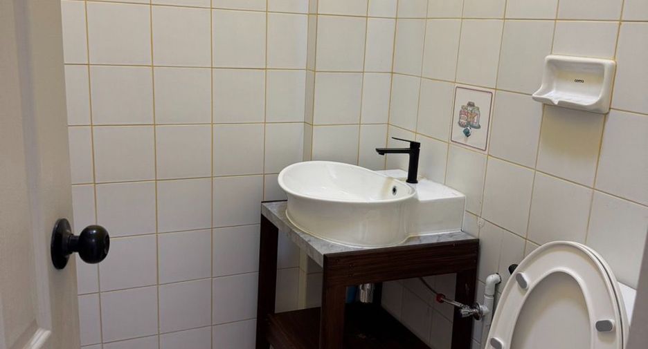 Reihenhaus zum Kauf mit 4 Zimmer in Mueang Chiang Mai, Chiang Mai