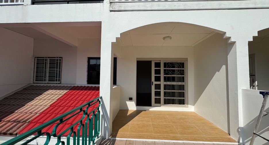Reihenhaus zum Kauf mit 4 Zimmer in Mueang Chiang Mai, Chiang Mai