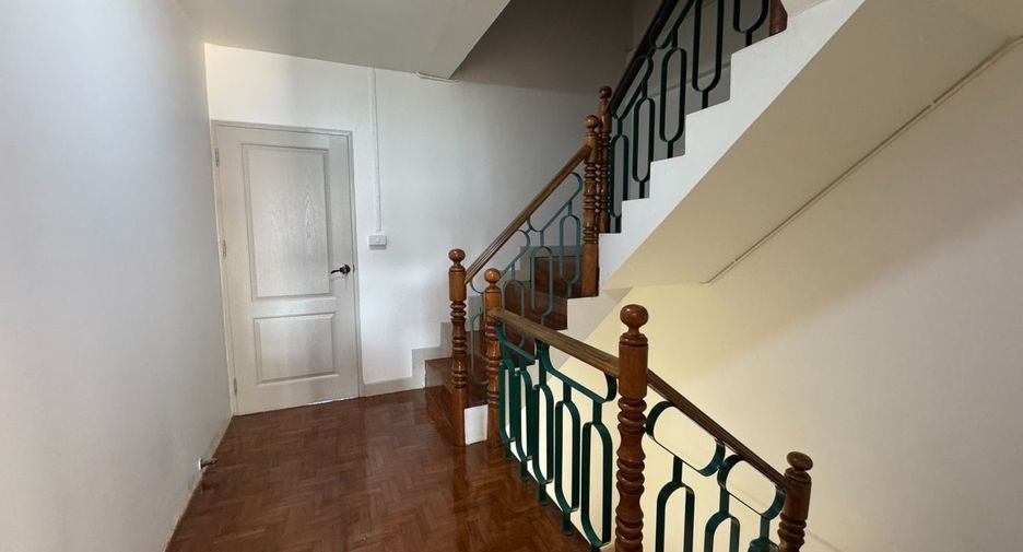 Reihenhaus zum Kauf mit 4 Zimmer in Mueang Chiang Mai, Chiang Mai