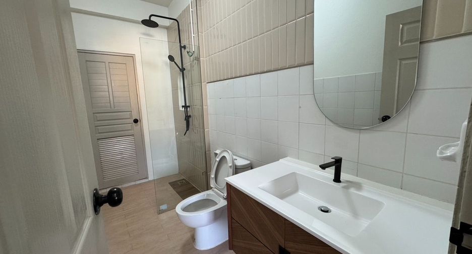 Reihenhaus zum Kauf mit 4 Zimmer in Mueang Chiang Mai, Chiang Mai