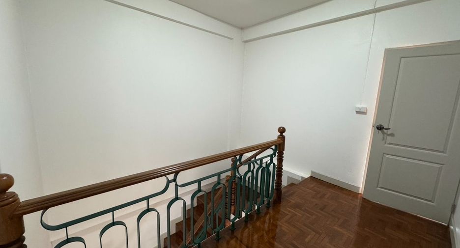 Reihenhaus zum Kauf mit 4 Zimmer in Mueang Chiang Mai, Chiang Mai