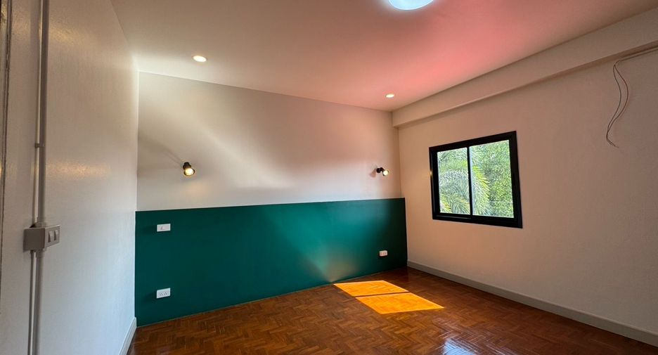Reihenhaus zum Kauf mit 4 Zimmer in Mueang Chiang Mai, Chiang Mai