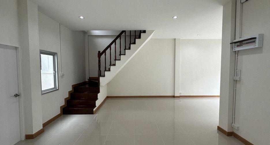 For sale 3 bedrooms townhouse in Bueng Kum, Bangkok