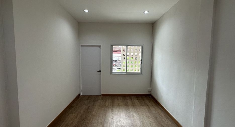 For sale 3 bedrooms townhouse in Bueng Kum, Bangkok