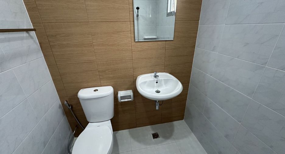For sale 3 bedrooms townhouse in Bueng Kum, Bangkok