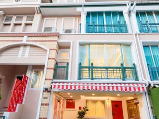 For rent 4 bedrooms townhouse in Lat Phrao, Bangkok