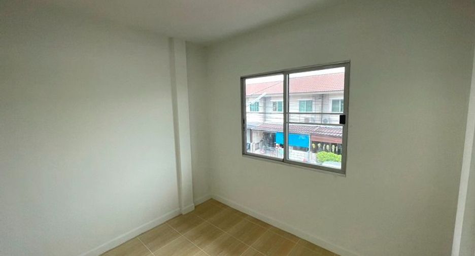 Casa adosada en venta de 3 habitaciones en Khlong Sam Wa, Bangkok
