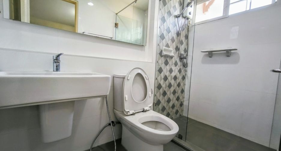 For rent 3 bedrooms townhouse in Bang Phli, Samut Prakan