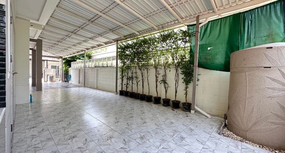 For sale 4 bedrooms house in Mueang Chiang Mai, Chiang Mai
