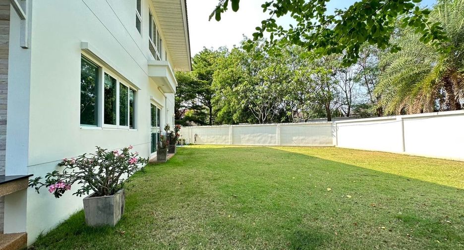 For sale 4 bedrooms house in Mueang Chiang Mai, Chiang Mai