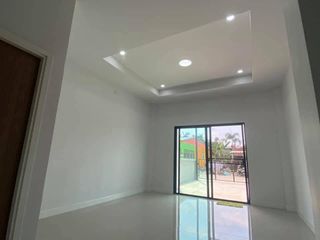 For sale 3 Beds townhouse in Lam Luk Ka, Pathum Thani