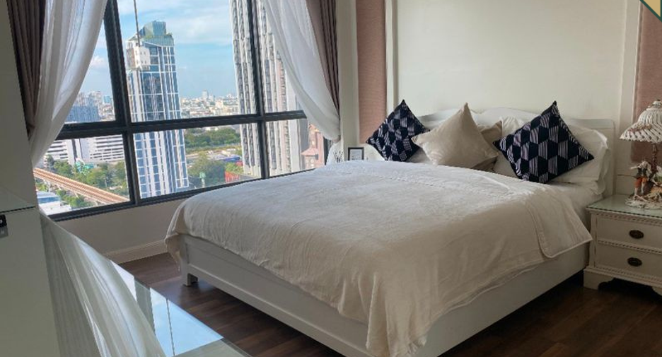 For sale 2 bedrooms condo in Phra Khanong, Bangkok