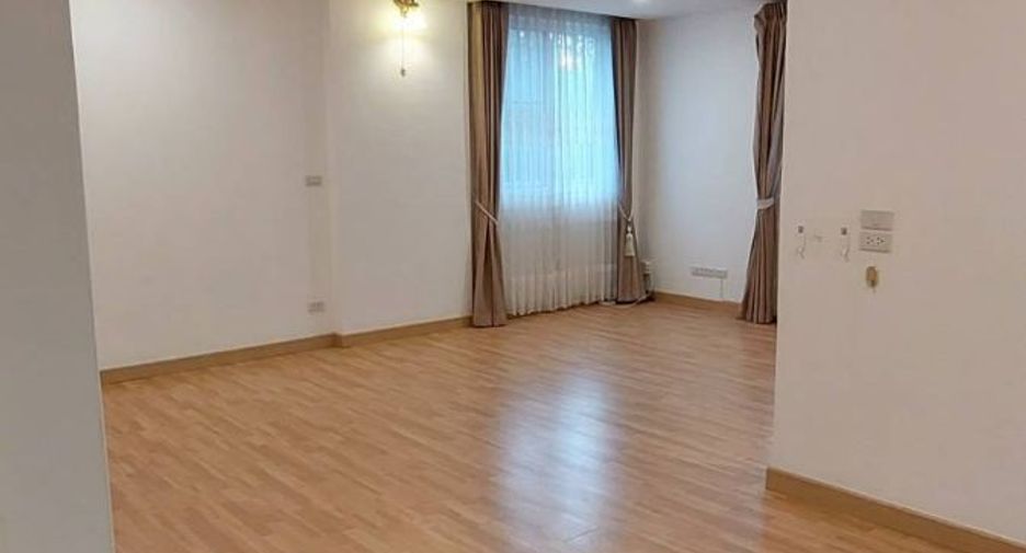 For sale 5 bedrooms house in Mueang Chiang Mai, Chiang Mai