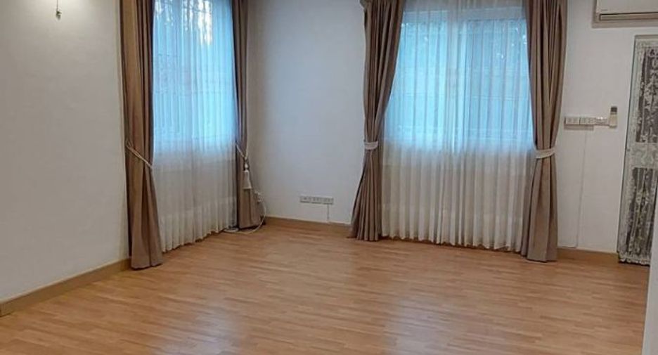 For sale 5 bedrooms house in Mueang Chiang Mai, Chiang Mai