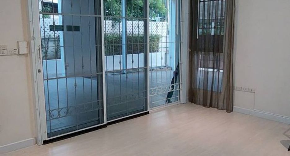 For sale 5 bedrooms house in Mueang Chiang Mai, Chiang Mai