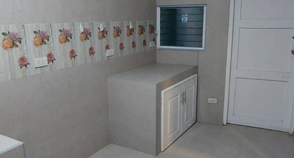For sale 5 bedrooms house in Mueang Chiang Mai, Chiang Mai