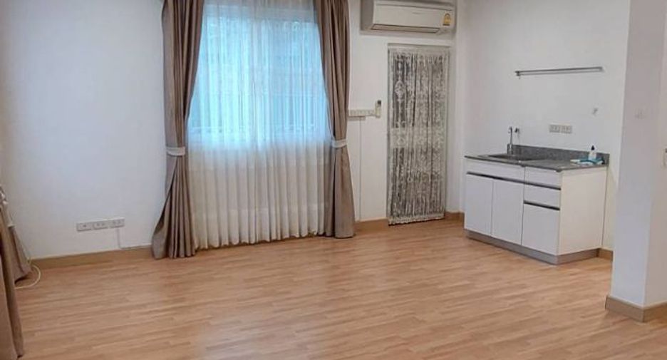 For sale 5 bedrooms house in Mueang Chiang Mai, Chiang Mai