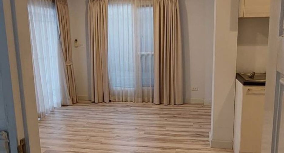 For sale 5 bedrooms house in Mueang Chiang Mai, Chiang Mai