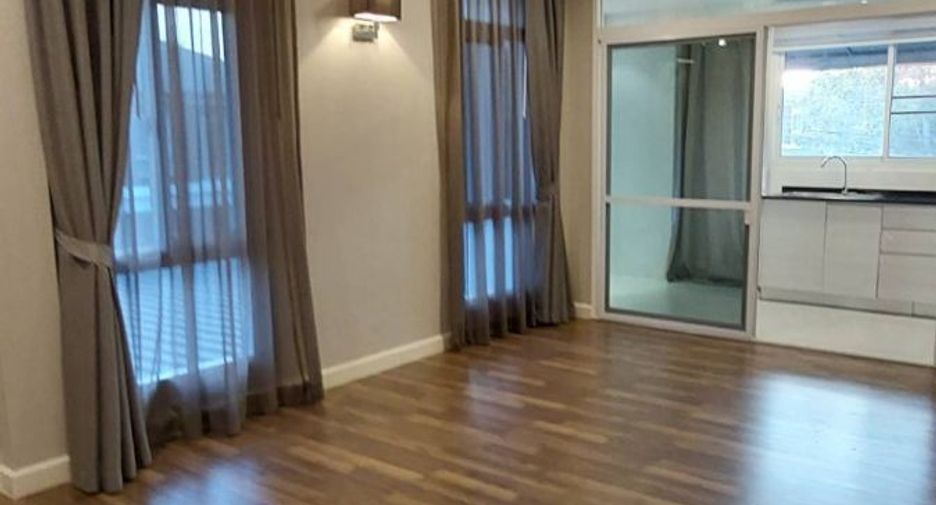 For sale 5 bedrooms house in Mueang Chiang Mai, Chiang Mai