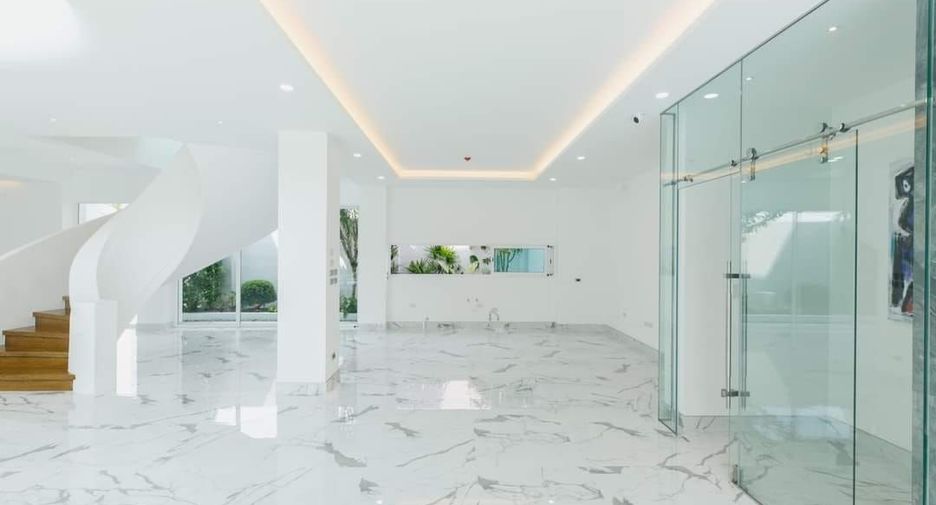 Casa en venta de 8 habitaciones en Hang Dong, Chiang Mai