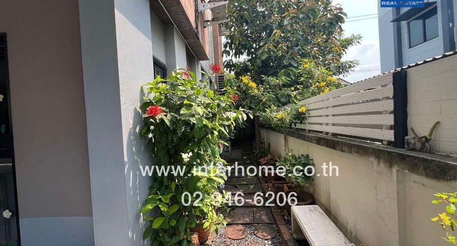 For sale 3 Beds townhouse in Lam Luk Ka, Pathum Thani