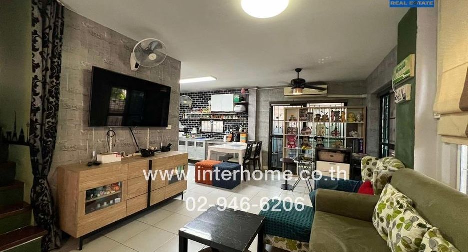 For sale 3 Beds townhouse in Lam Luk Ka, Pathum Thani