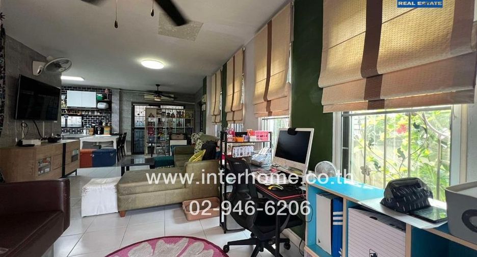 For sale 3 Beds townhouse in Lam Luk Ka, Pathum Thani