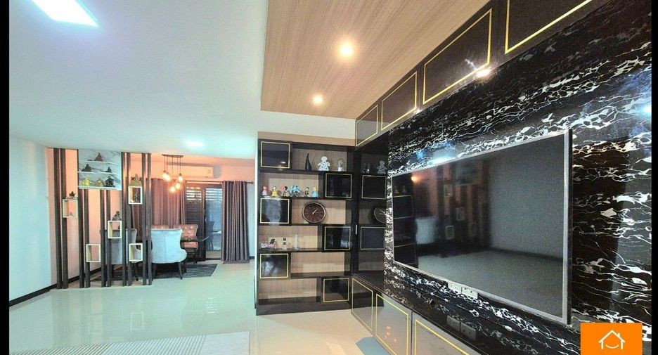 Casa adosada en venta de 3 habitaciones en Sai Mai, Bangkok