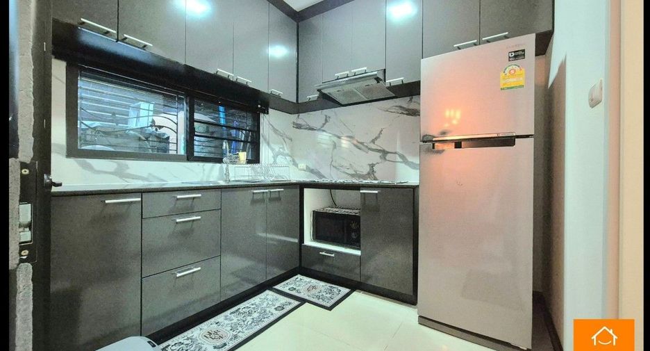 Casa adosada en venta de 3 habitaciones en Sai Mai, Bangkok