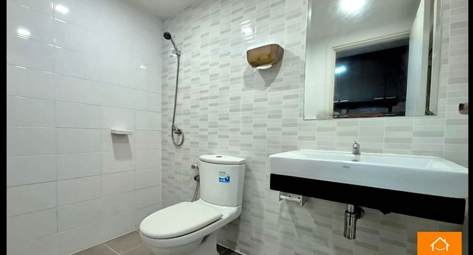 Casa adosada en venta de 3 habitaciones en Sai Mai, Bangkok