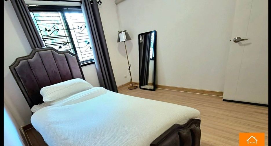 Casa adosada en venta de 3 habitaciones en Sai Mai, Bangkok