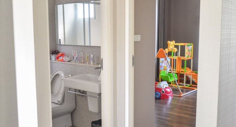 For sale 4 bedrooms house in Mueang Chiang Mai, Chiang Mai