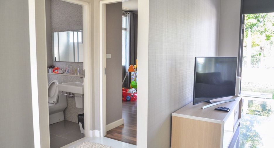 For sale 4 bedrooms house in Mueang Chiang Mai, Chiang Mai