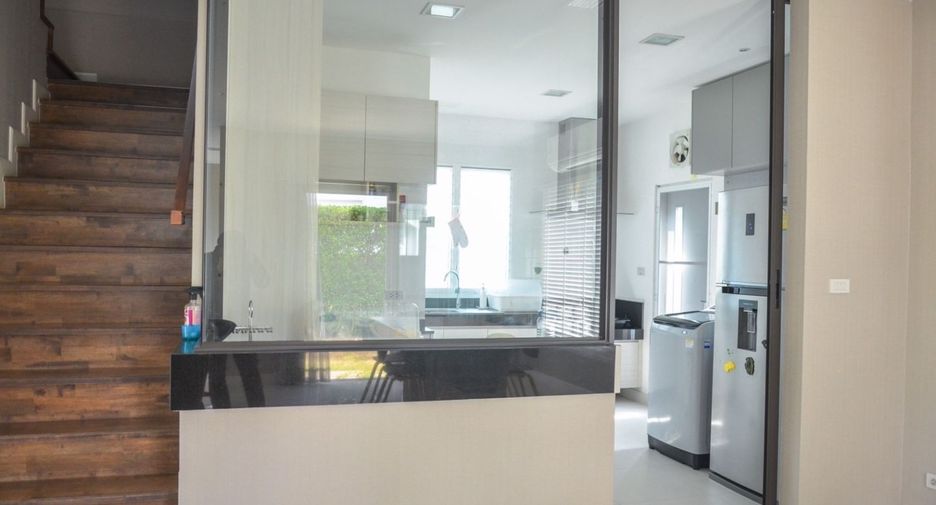 For sale 4 bedrooms house in Mueang Chiang Mai, Chiang Mai