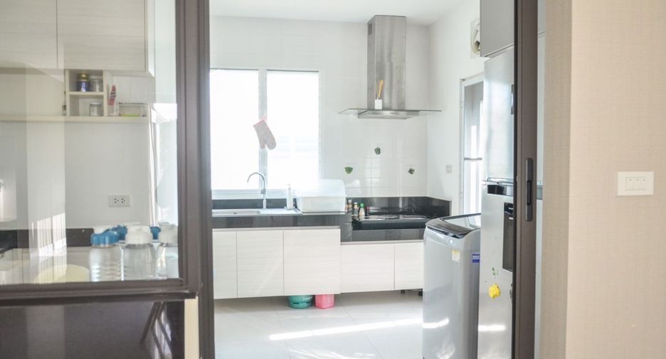 For sale 4 bedrooms house in Mueang Chiang Mai, Chiang Mai