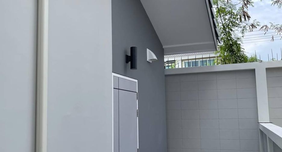 For rent 3 bedrooms house in Saraphi, Chiang Mai
