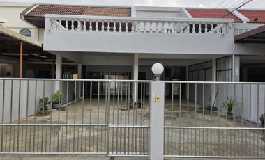 À louer 4 chambres maison de ville à Mueang Chiang Mai, Chiang Mai