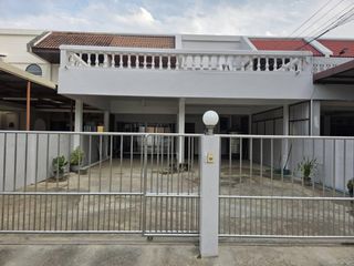 For rent 4 bedrooms townhouse in Mueang Chiang Mai, Chiang Mai