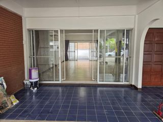 For rent 4 bedrooms townhouse in Mueang Chiang Mai, Chiang Mai