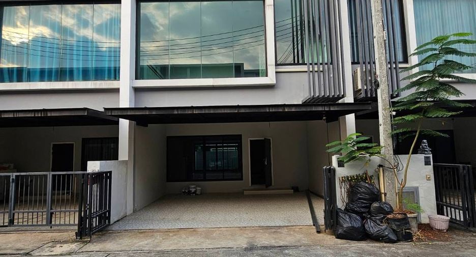 Reihenhaus zur Miete und zum Kauf mit 3 Zimmer in San Sai, Chiang Mai