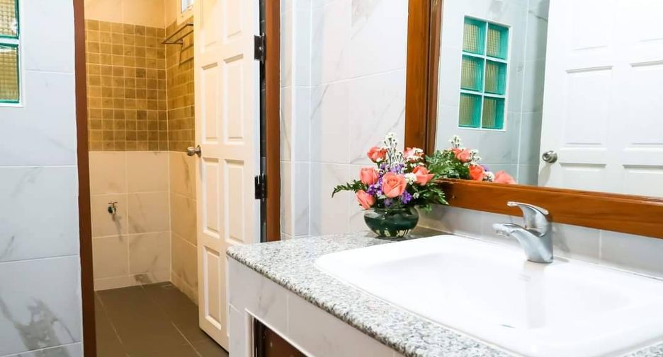 À vendre 8 chambres hôtel à Mueang Chiang Mai, Chiang Mai