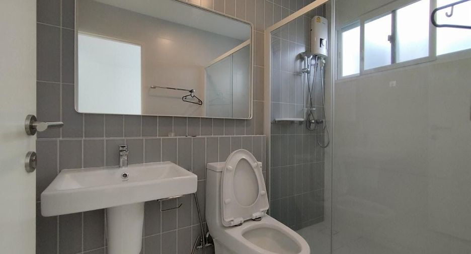 For rent 3 bedrooms townhouse in Prawet, Bangkok