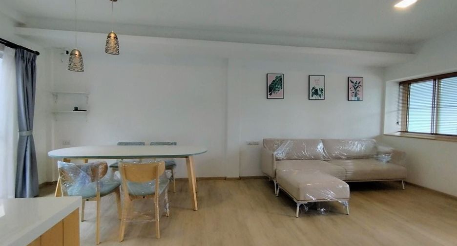For rent 3 bedrooms townhouse in Prawet, Bangkok