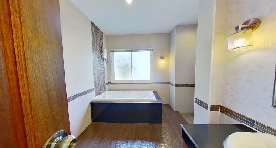 Villa zum Kauf mit 6 Zimmer in San Sai, Chiang Mai