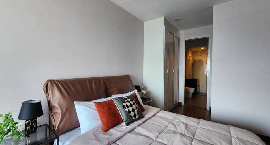 For rent 2 bedrooms condo in Yan Nawa, Bangkok